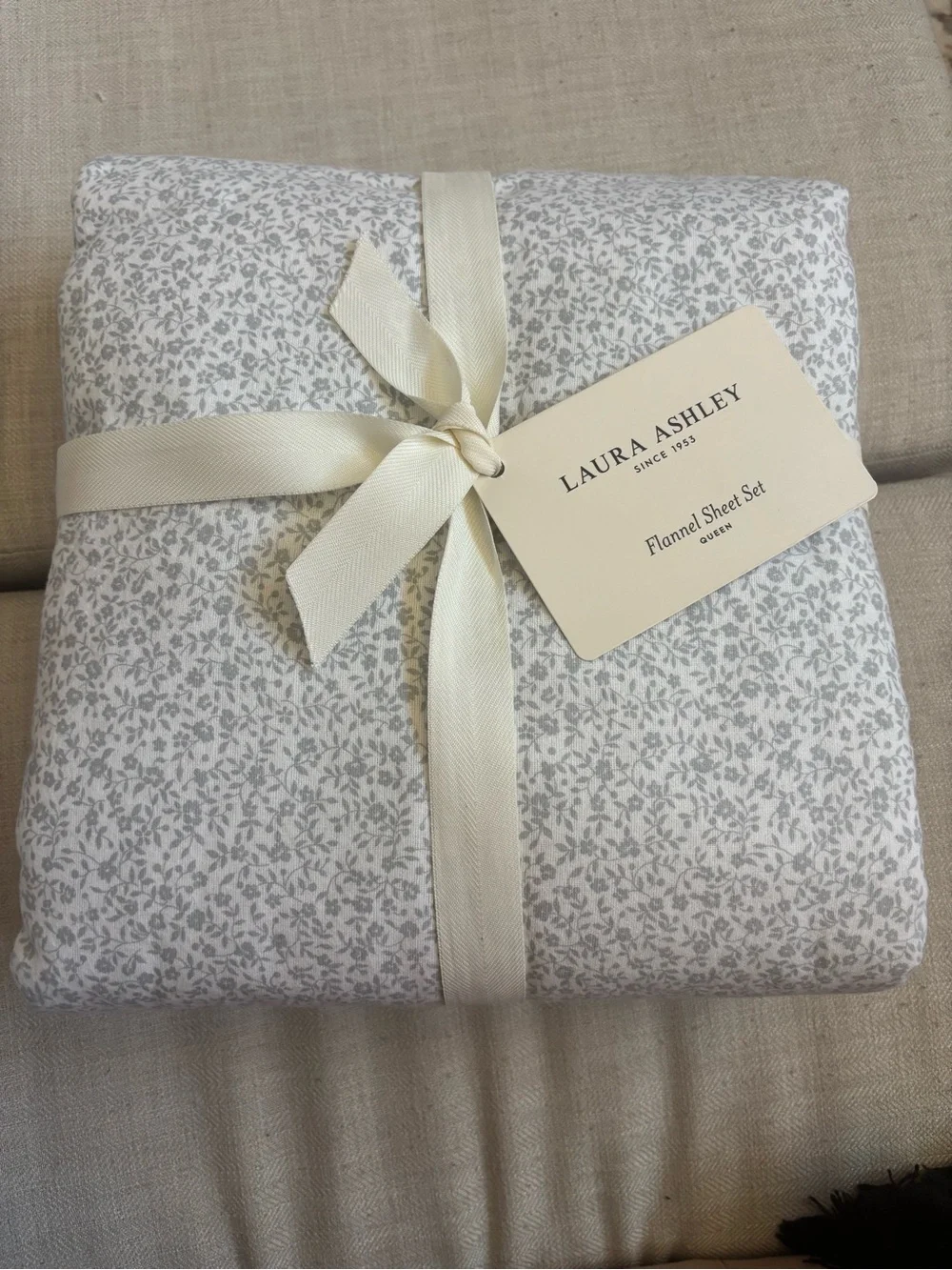 NWT Laura Ashley Chelsea Vine Gray 100% Cotton Flannel Sheet Set Queen